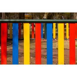 Żywe i wytrzymałe balustrady stalowe powlekane kolorami firmy KSHD